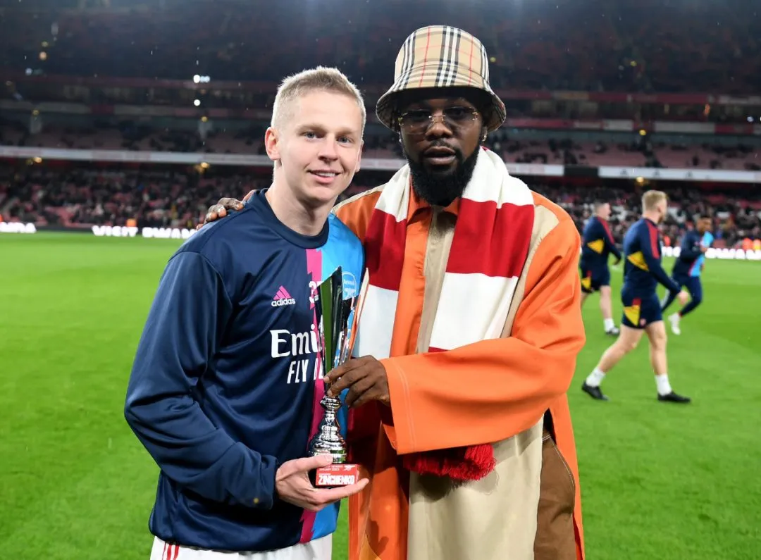 Patoranking Presents Arsenal’s January Player Of The Month Award To Zinchenko