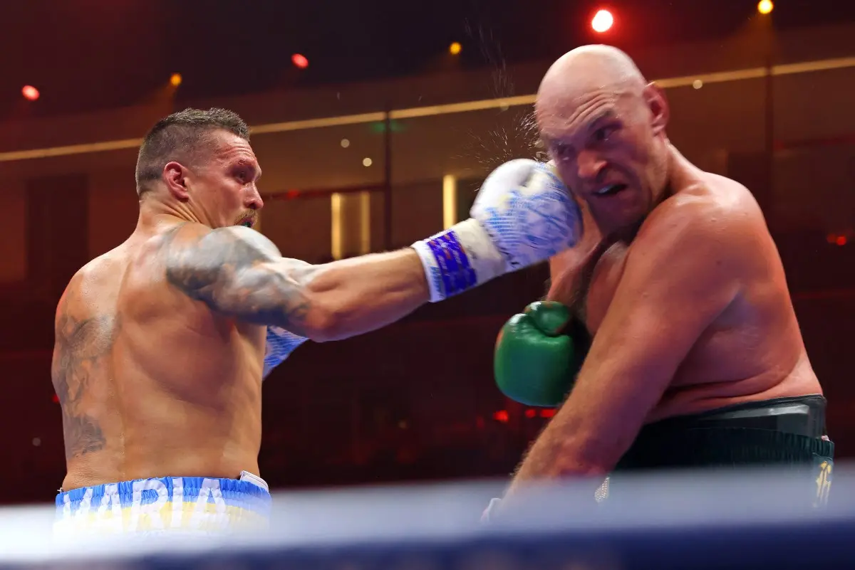 ‘Referee stole the KO’, says Usyk’s promoter after victory over Tyson Fury 2