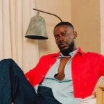 Adekunle Gold kicks as critic calls him ‘ugly’